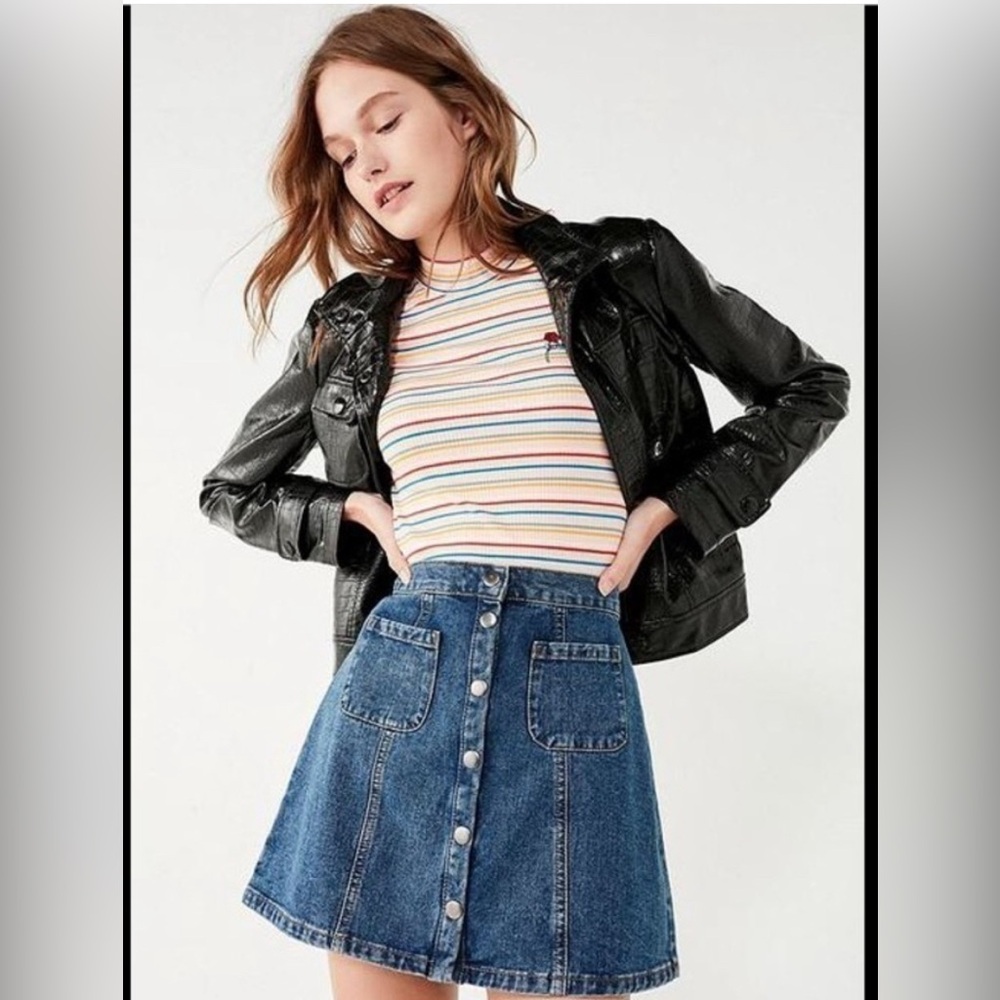 ✨Urban Outfitters Button BDG Front Denim Mini Skirt✨